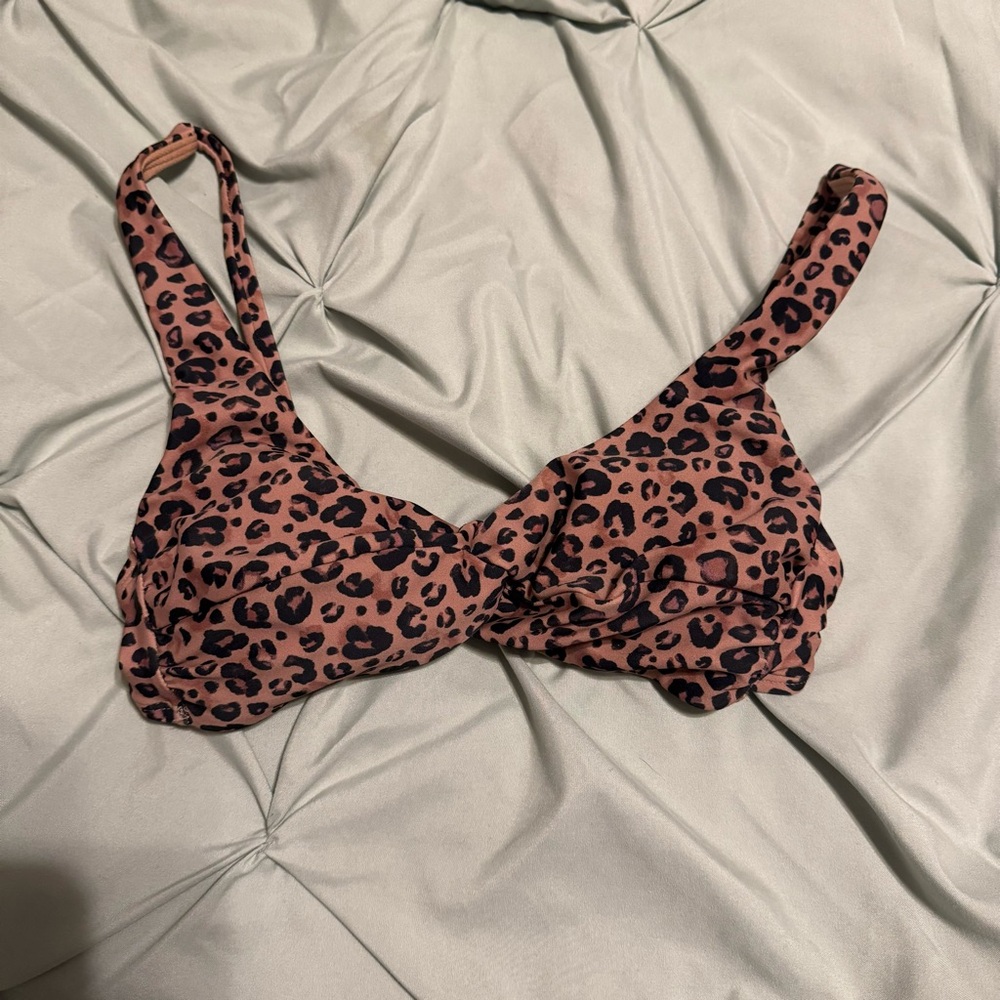 NWOT Shade & Shore Leopard Print Bikini Top